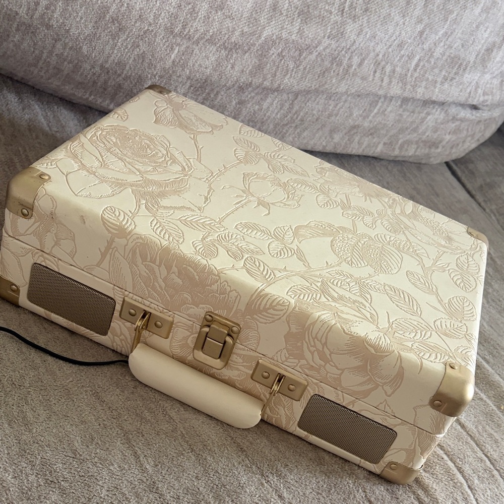 crosley briefcase record player